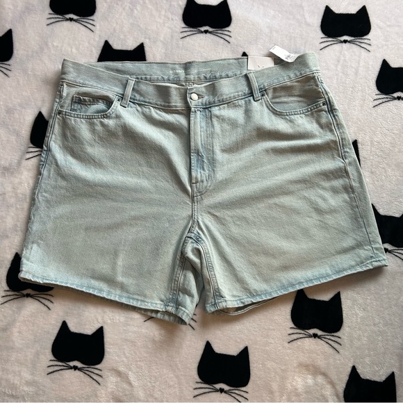 NWT Old Navy Slouchy Straight Light Wash Jean Shorts Size 20 - Picture 1 of 4